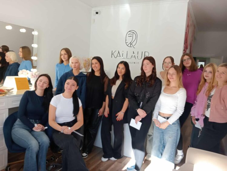 młodzież w gabinecie kosmetycznym