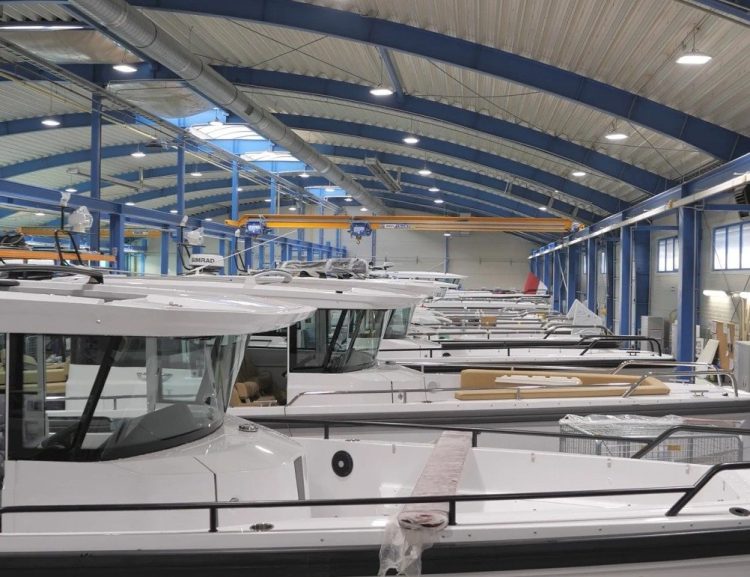 statki w fabryce Markos